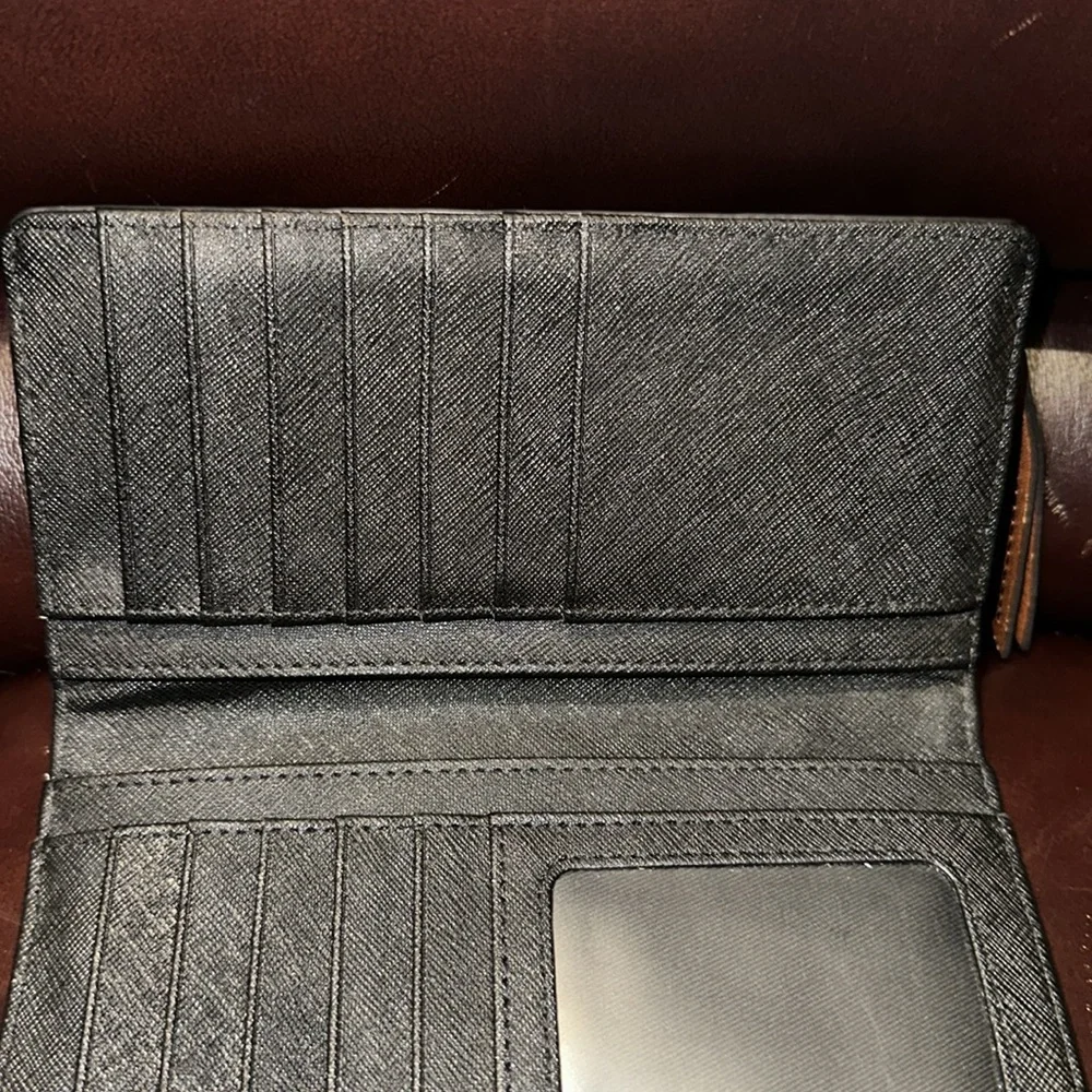 Fossil Madison Leather Wallet - Picture 15 of 16